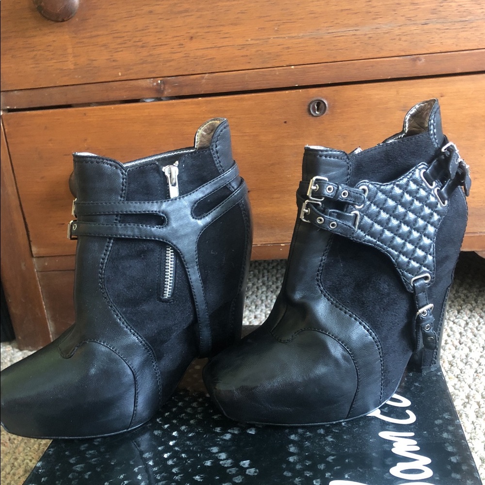 Sam Edelman shoe boot.